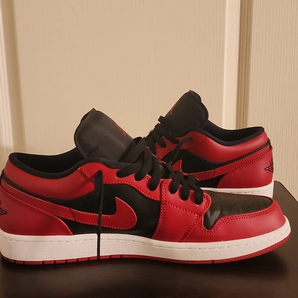 Jordan 1 Low "REVERSE BRED" - Picture 5 of 10